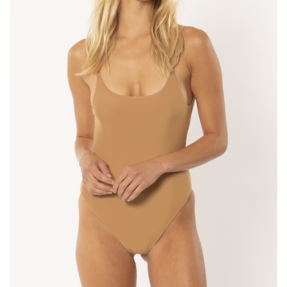 AMUSE Solid One Piece - Picture 1 of 4